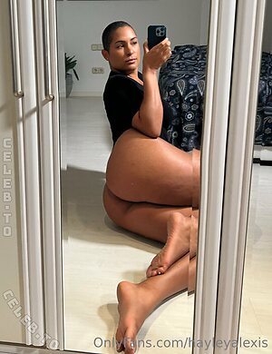 Hayley Alexis leaked photo #37