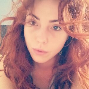 Hayley De Sola Pinto leaked photo #20