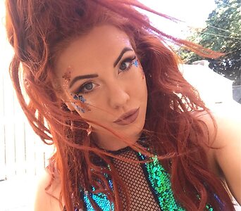 Hayley De Sola Pinto leaked photo #21