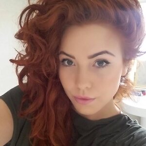 Hayley De Sola Pinto leaked photo #22