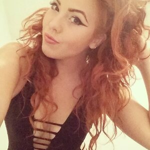 Hayley De Sola Pinto leaked photo #30