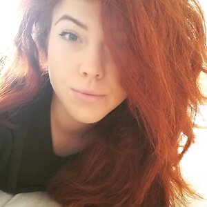 Hayley De Sola Pinto leaked photo #31