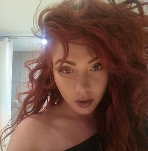 Hayley De Sola Pinto leaked photo #40
