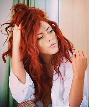 Hayley De Sola Pinto leaked photos