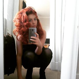 Hayley De Sola Pinto leaked photos