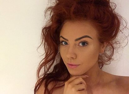 Hayley De Sola Pinto leaked photos