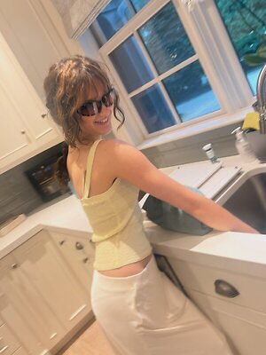 Hayley Noelle LeBlanc leaked photo #4