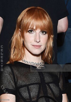 Hayley Williams Nude Leaked Photo #9