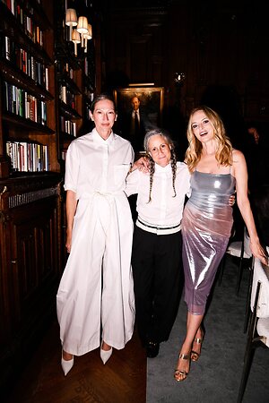 Heather Graham leaked photo #223