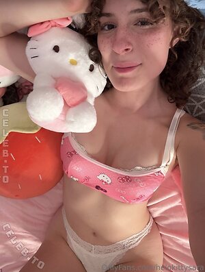 hellokittysara Nude Leaked Photo #10