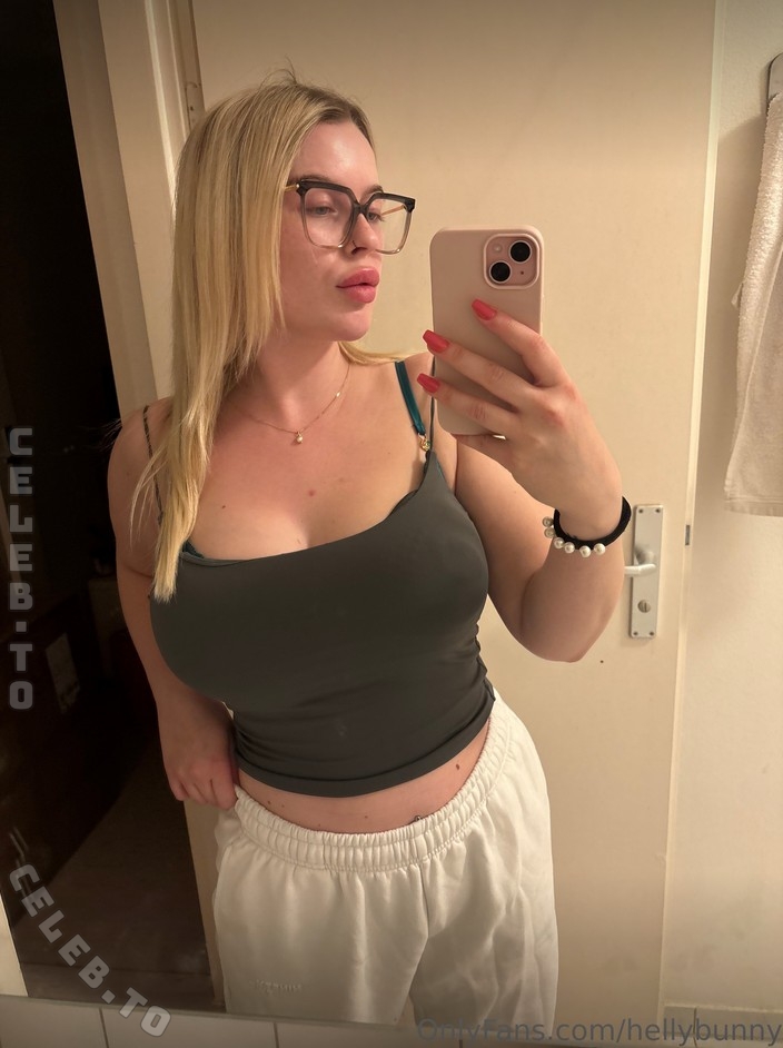 Hellybunny photo