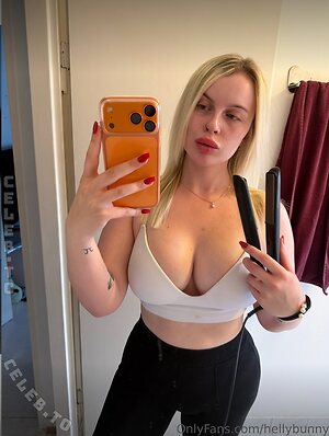 Hellybunny photo