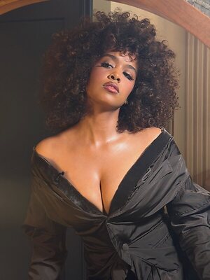 H.E.R. leaked photo #24
