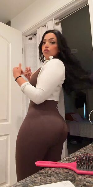 hermosa.kari leaked photo #21
