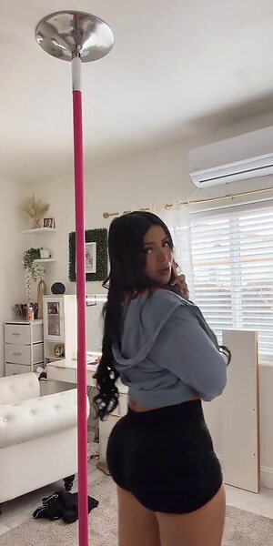 hermosa.kari leaked photo #32