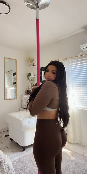 hermosa.kari leaked photo #48