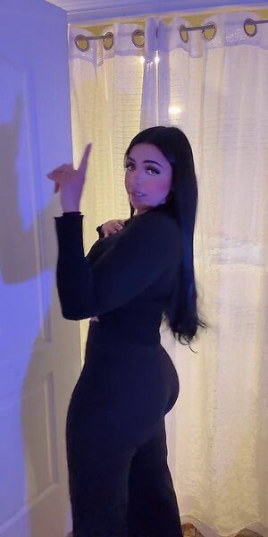 hermosa.kari leaked photo #59