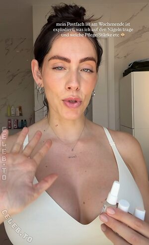 herstoryfeed photo