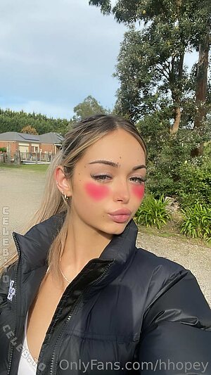 hhopey Nude Leaked Photo #7