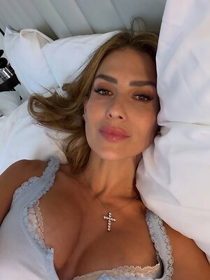 Hilaria Baldwin leaked photo #15