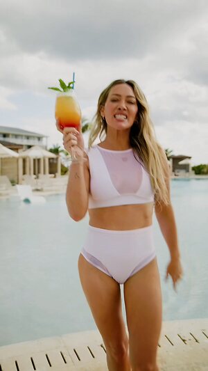 Hilary Duff Hot leaked photo #6