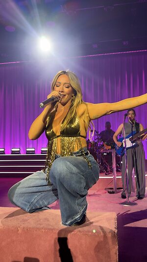 Hilary Duff Hot