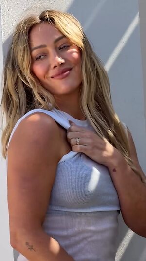 Hilary Duff Hot leaked photo #86