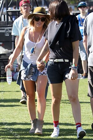 Hillary Duff photo