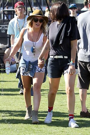 Hillary Duff photo