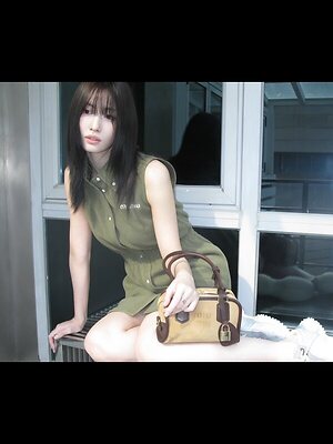 Hirai Momo leaked photo #22