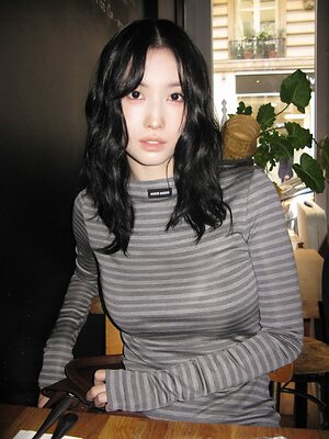 Hirai Momo leaked photo #37