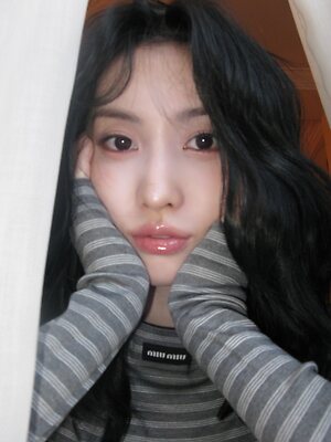 Hirai Momo leaked photo #38