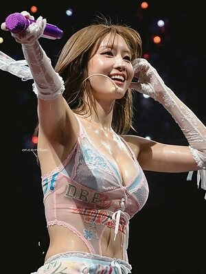 Hirai Momo leaked photo #58