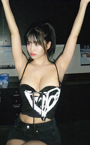Hirai Momo leaked photo #59