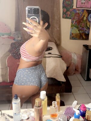 ho3s.l0v3_tina14 leaked photo #2