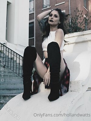 Holland Watts photo