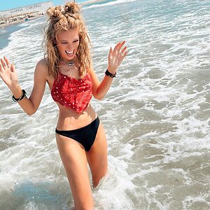 Hollie Bennett leaked photo #11