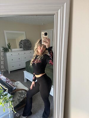 Hollie Rae Nude Leaked Photo #2