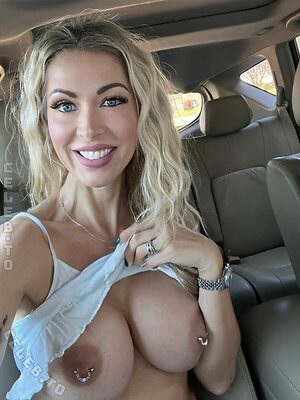 Holly Hotwife leaked photo #7