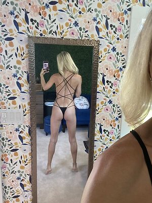 Holly Hotwife leaked photo #102