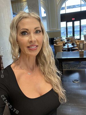 Holly Hotwife leaked photo #120