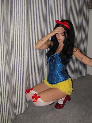 Holly Laing leaked photo #4
