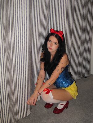 Holly Laing leaked photo #5