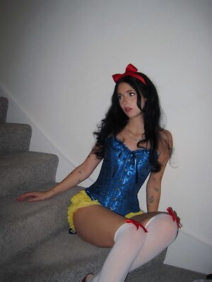 Holly Laing leaked photo #9
