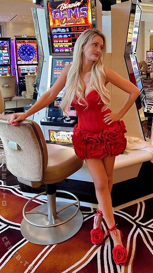 Holly Madison photo