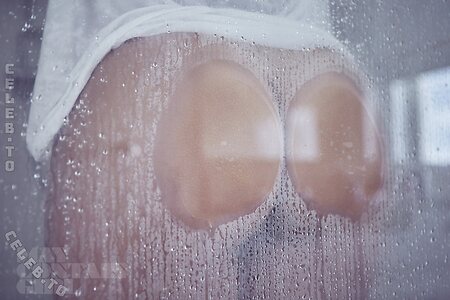 Holly Peers Nude Leaked Photo #274