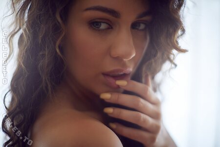 Holly Peers Nude Leaked Photo #1178