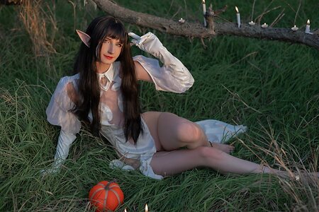 Holly White leaked photo #6