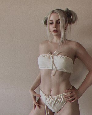 hollymaehenry