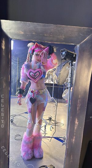 Hologana Nude Leaked Photo #235